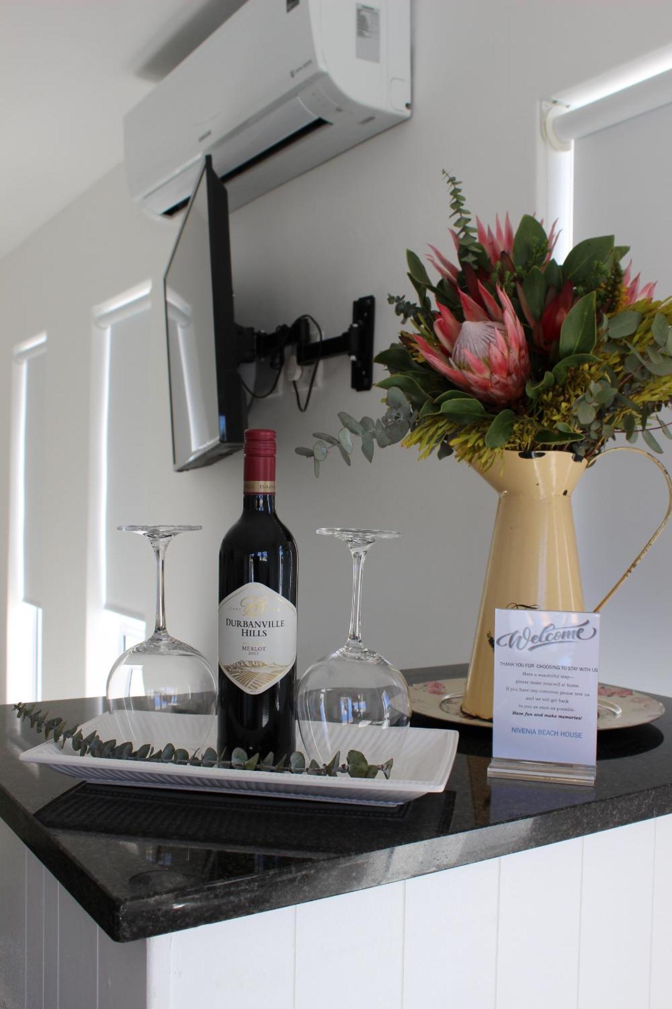 Nivenia Beach House Bettyʼs Bay エクステリア 写真